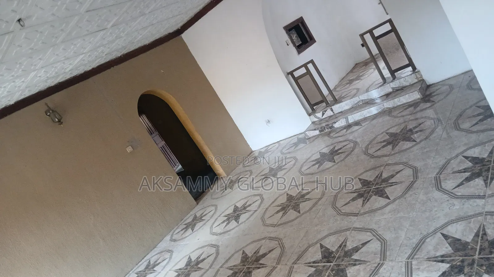 6bdrm Bungalow in Old Ife Road, Ibadan North West for sale in Ibadan North West