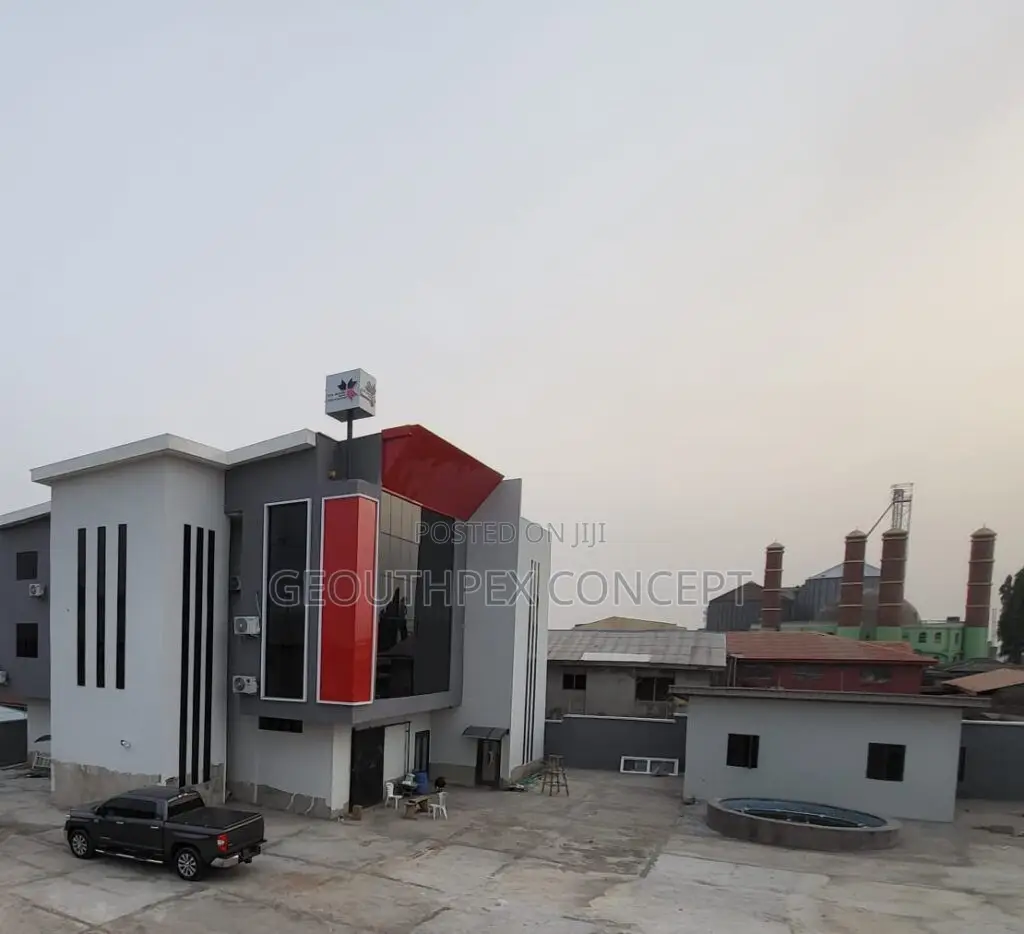 Warehouse With Office Spaces With C of O in Boluwaji Express in CHallenge / Ibadan