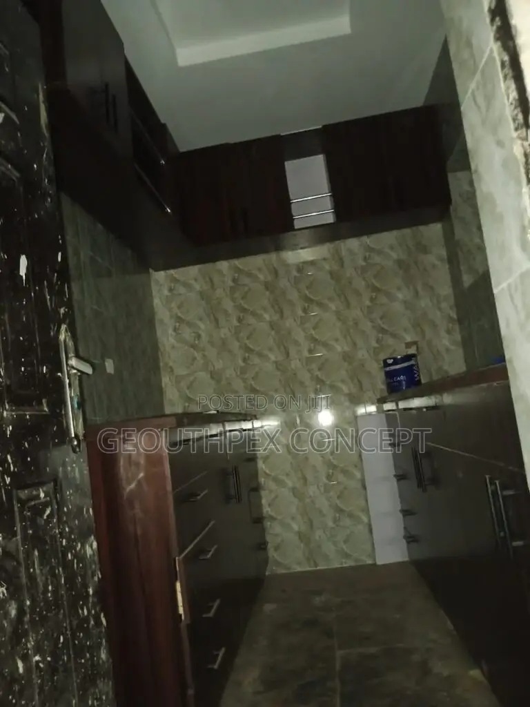 5bdrm Block of Flats in Ido for sale in Ido