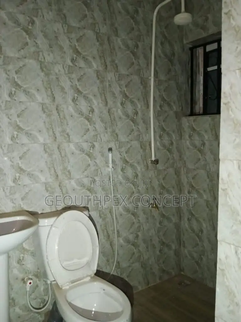 5bdrm Block of Flats in Ido for sale in Ido