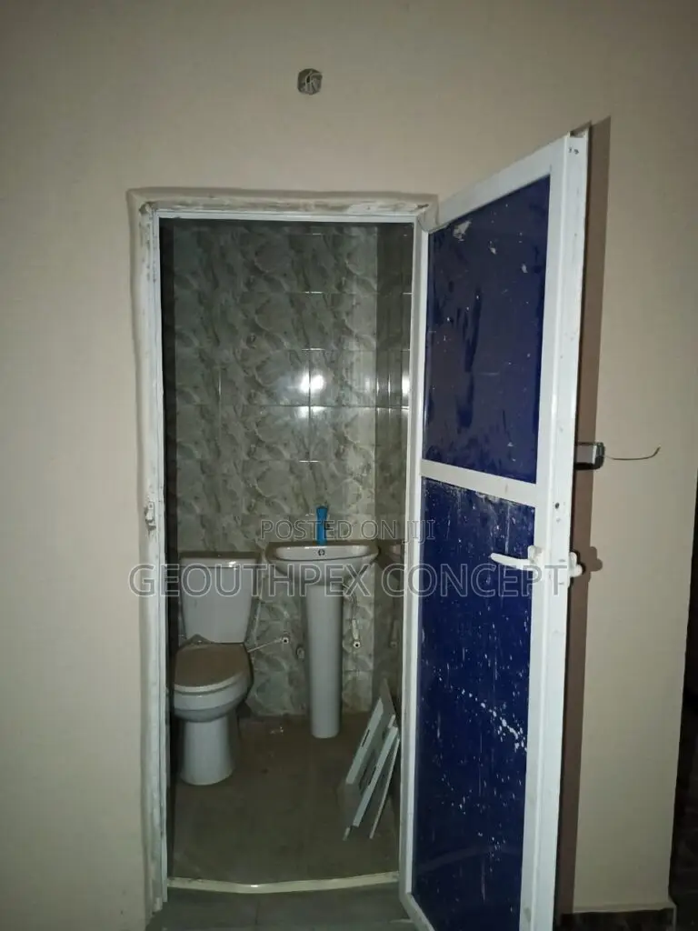 5bdrm Block of Flats in Ido for sale in Ido