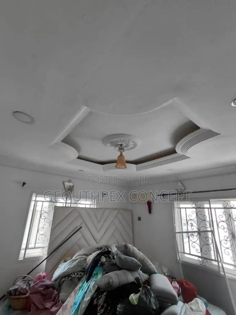 8bdrm Block of Flats in Victory Garden, Akala Express for sale in Akala Express
