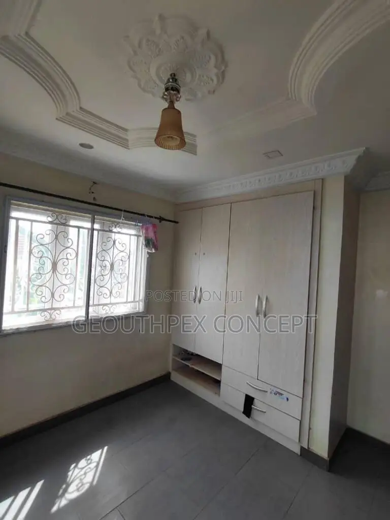 8bdrm Block of Flats in Victory Garden, Akala Express for sale in Akala Express
