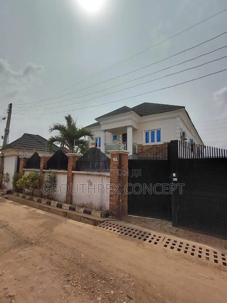 8bdrm Block of Flats in Victory Garden, Akala Express for sale in Akala Express