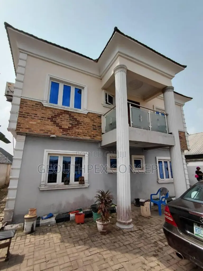 8bdrm Block of Flats in Victory Garden, Akala Express for sale in Akala Express