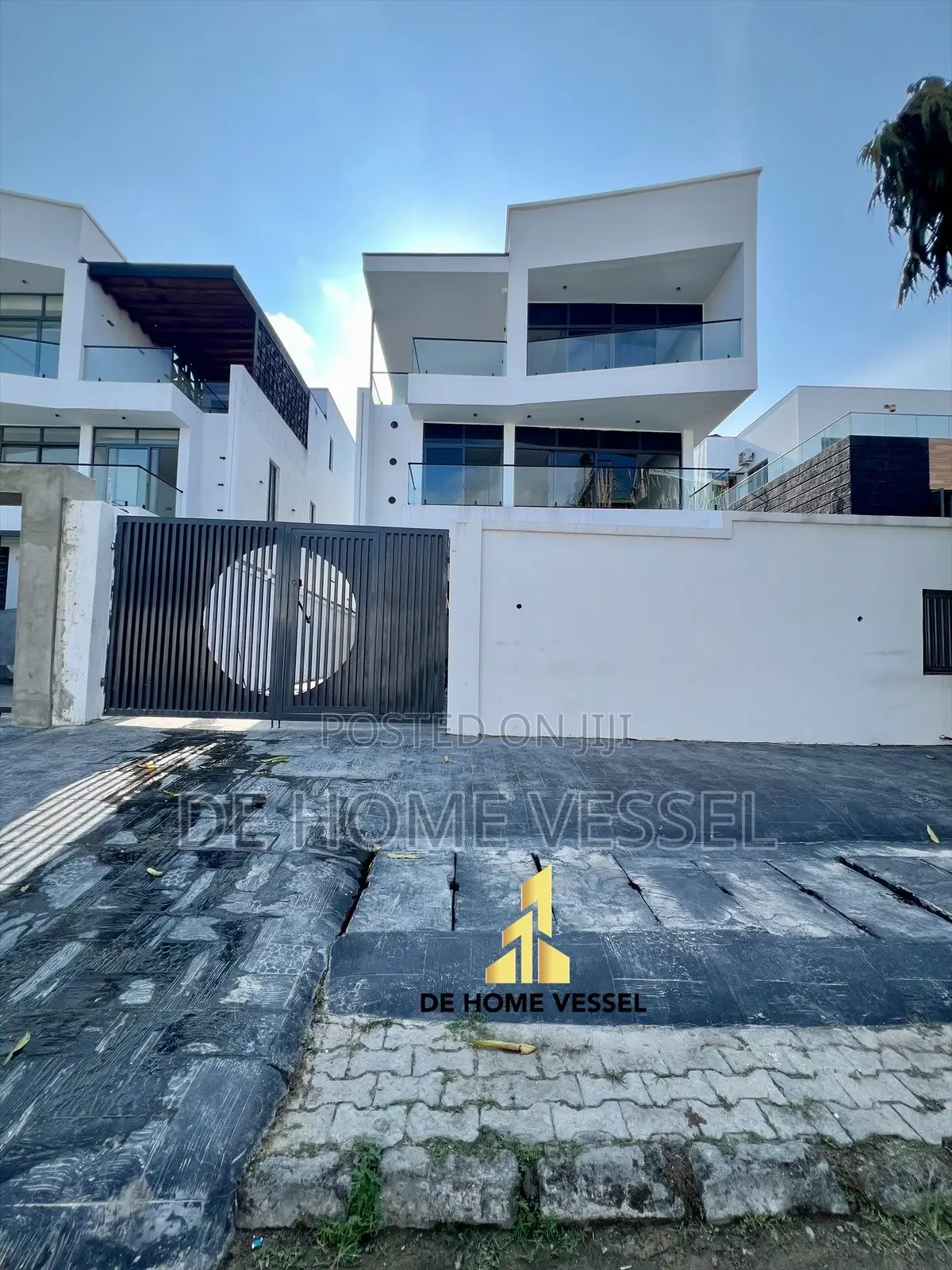 5bdrm Duplex in Lekki Phase 1 for sale in Lekki Phase 1