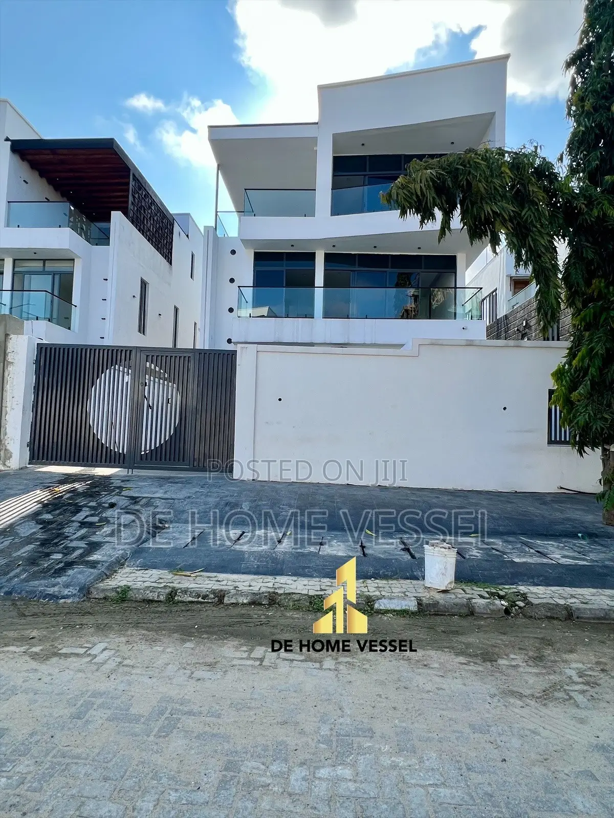 5bdrm Duplex in Lekki Phase 1 for sale in Lekki Phase 1
