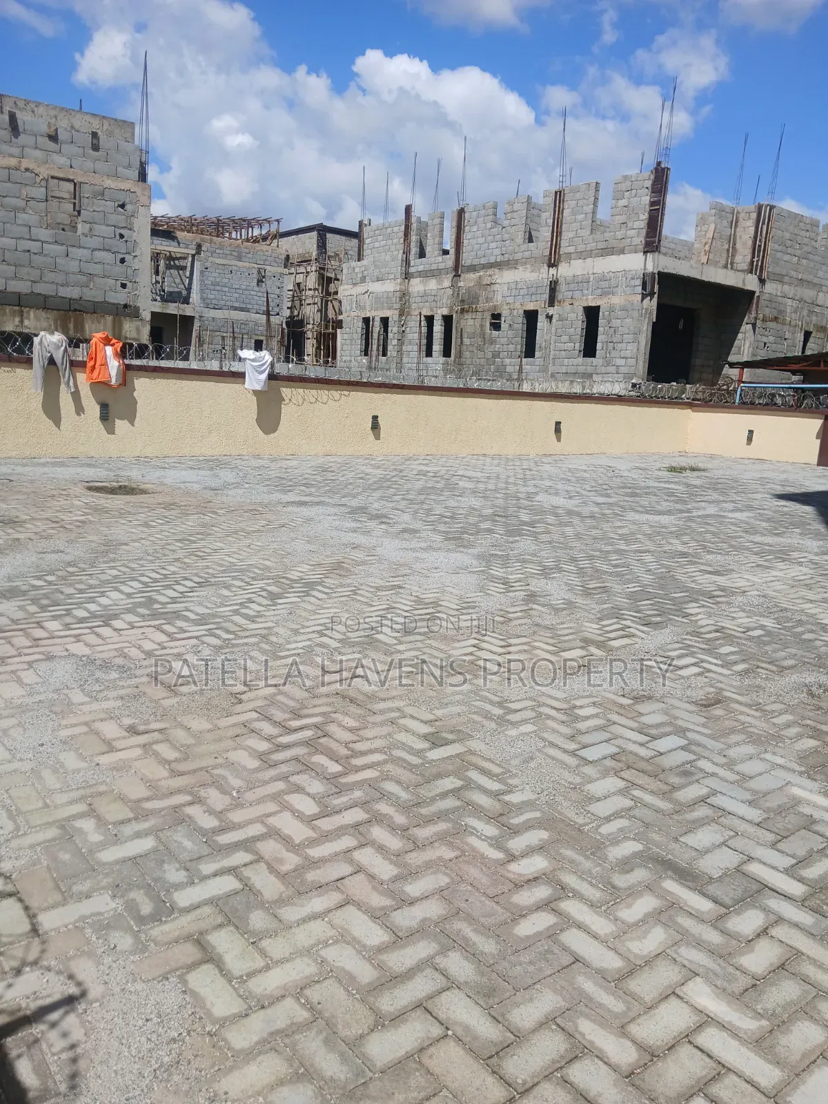 Ground Floor (350sqm Space,Open Floor) in Life Camp