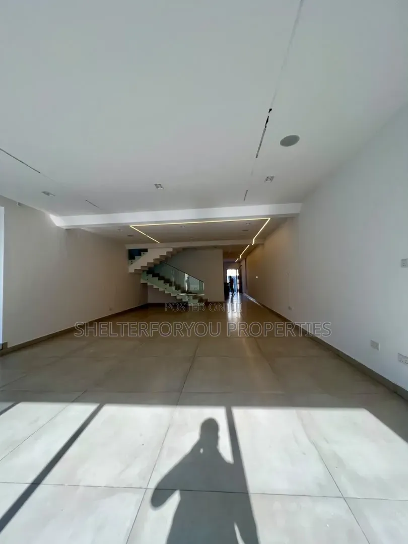 5bdrm Duplex in Lekki Phase 1 for sale in Lekki Phase 1
