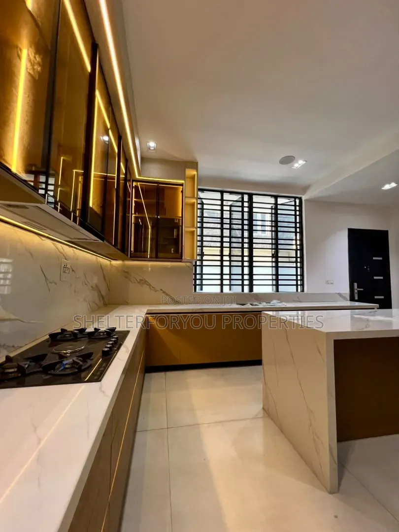 5bdrm Duplex in Lekki Phase 1 for sale in Lekki Phase 1