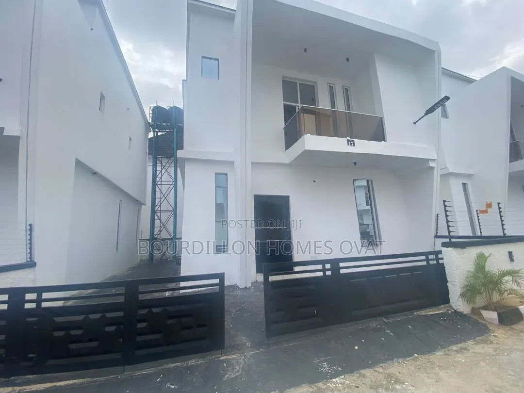4bdrm Duplex in Ikota Villa Estate for rent in Ikota