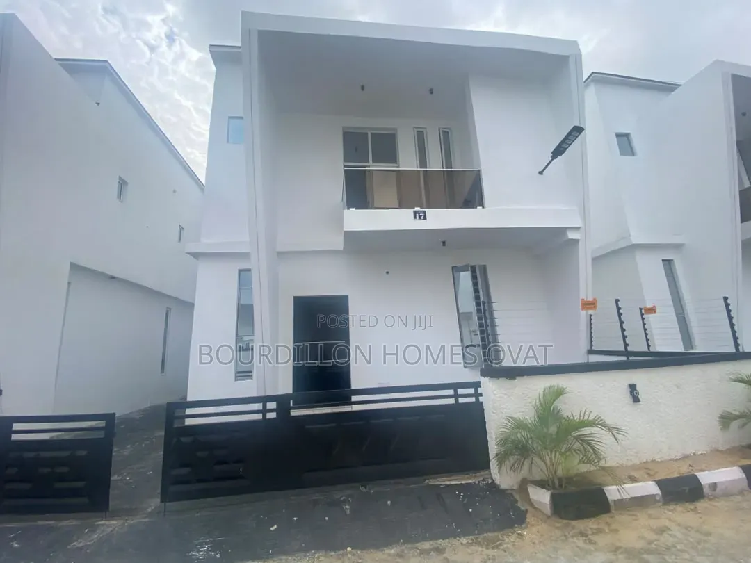 4bdrm Duplex in Ikota Villa Estate for rent in Ikota