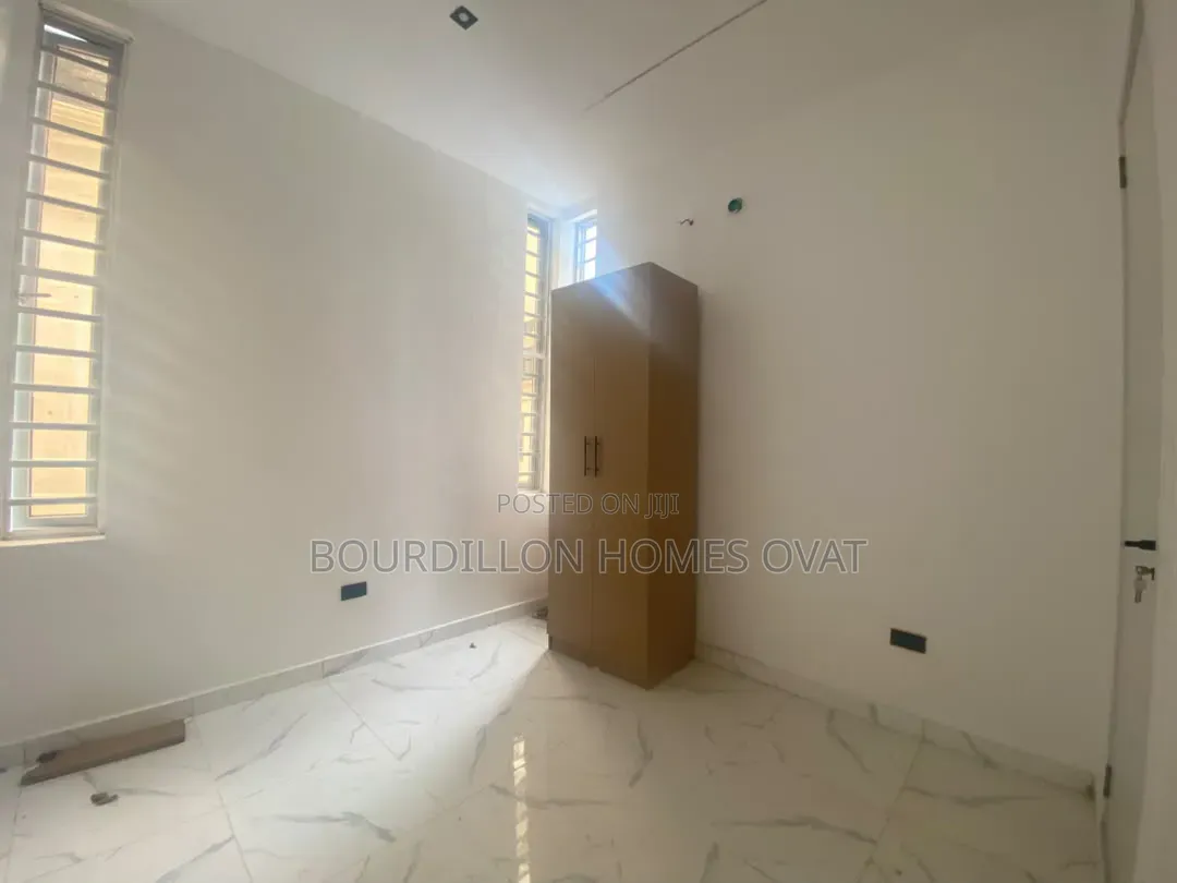4bdrm Duplex in Ikota Villa Estate for rent in Ikota