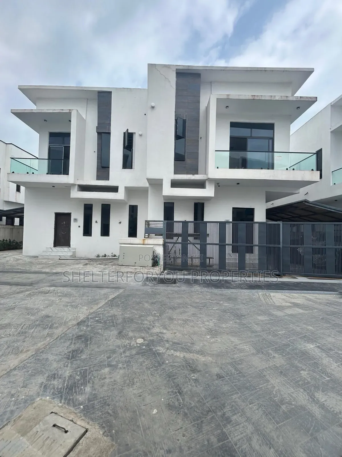 4bdrm Duplex in Lekki Expressway for sale in Lekki Expressway