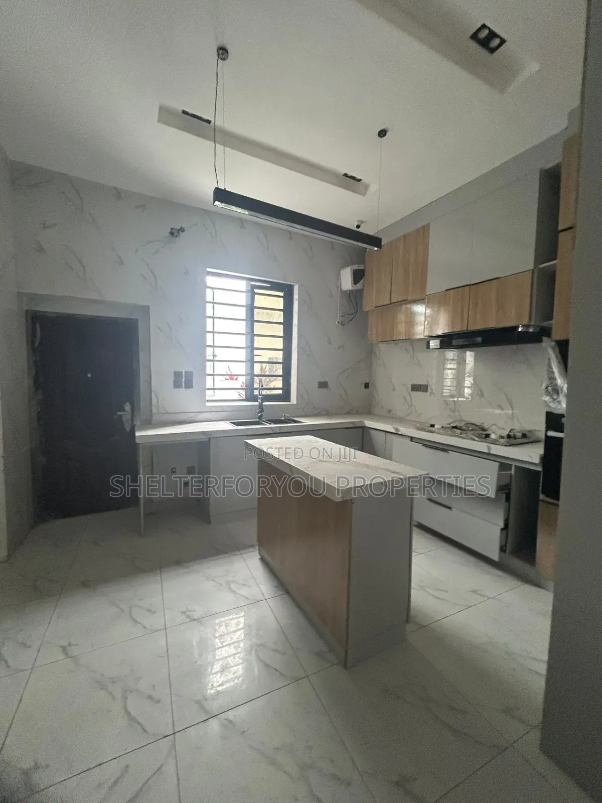 4bdrm Duplex in Lekki Expressway for sale in Lekki Expressway