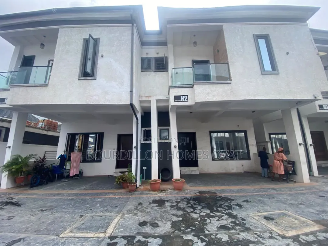4bdrm Duplex in Ikota Villa Estate for rent in Ikota