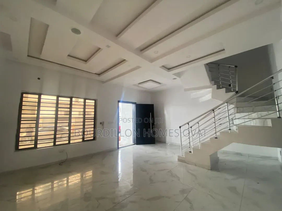 4bdrm Duplex in Ikota Villa Estate for rent in Ikota