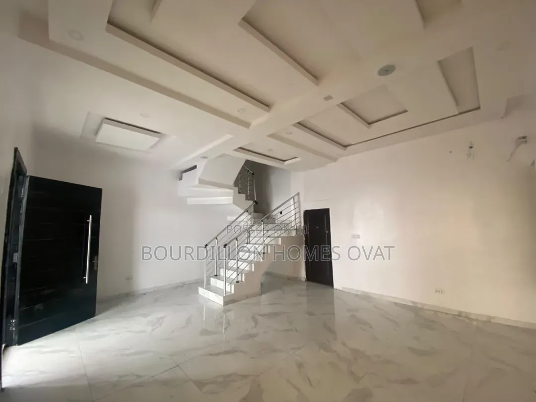 4bdrm Duplex in Ikota Villa Estate for rent in Ikota