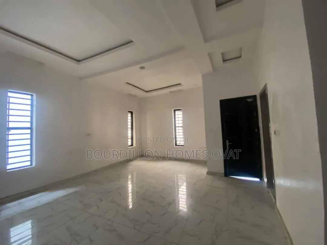 4bdrm Duplex in Ikota Villa Estate for rent in Ikota