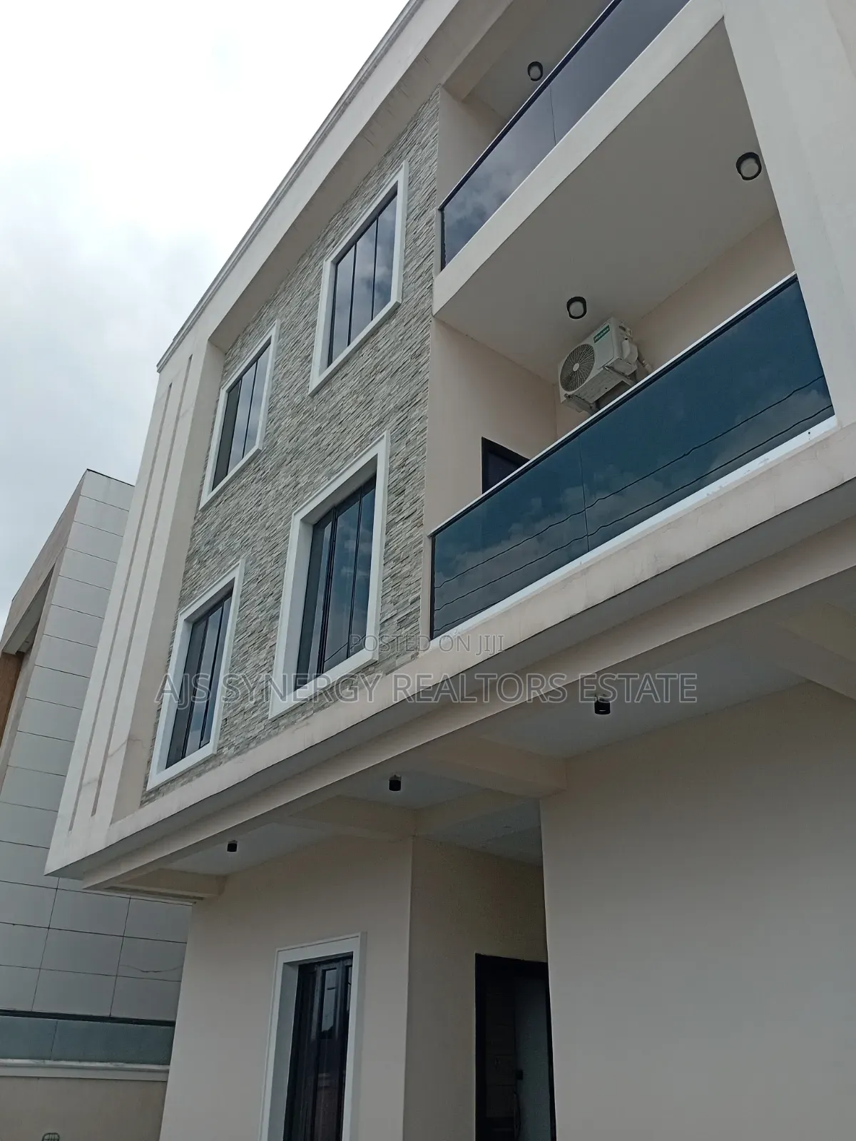6bdrm Duplex in Lekki Phase 1 for sale in Lekki Phase 1