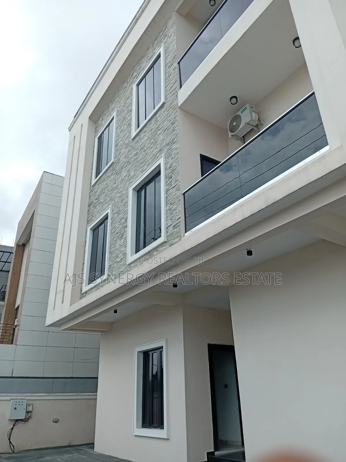 6bdrm Duplex in Lekki Phase 1 for sale in Lekki Phase 1