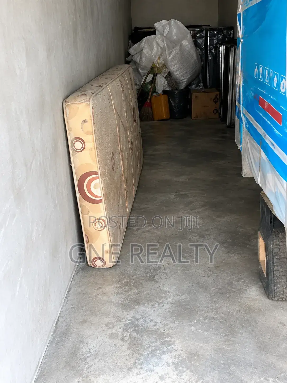 Mini Warehouse to Let in Ago Palace