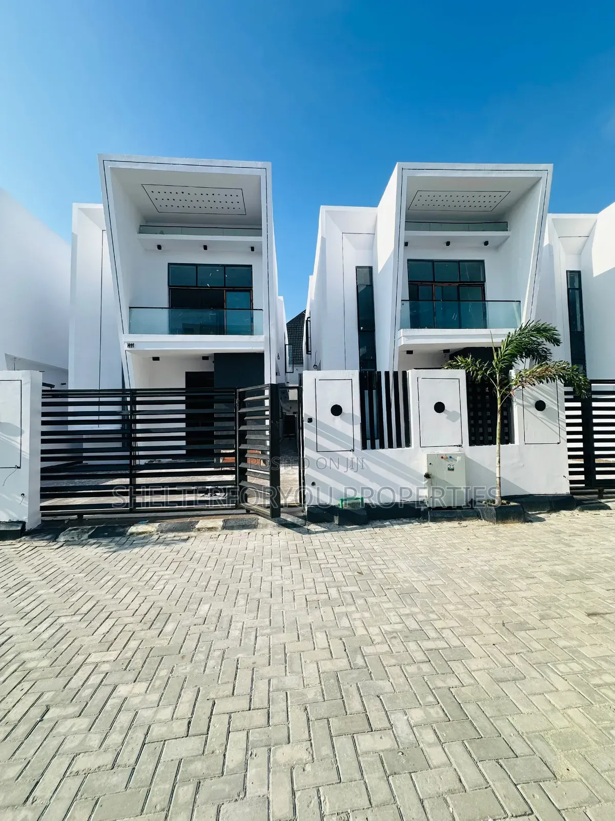 4bdrm Duplex in Lekki Expressway for sale in Lekki Expressway