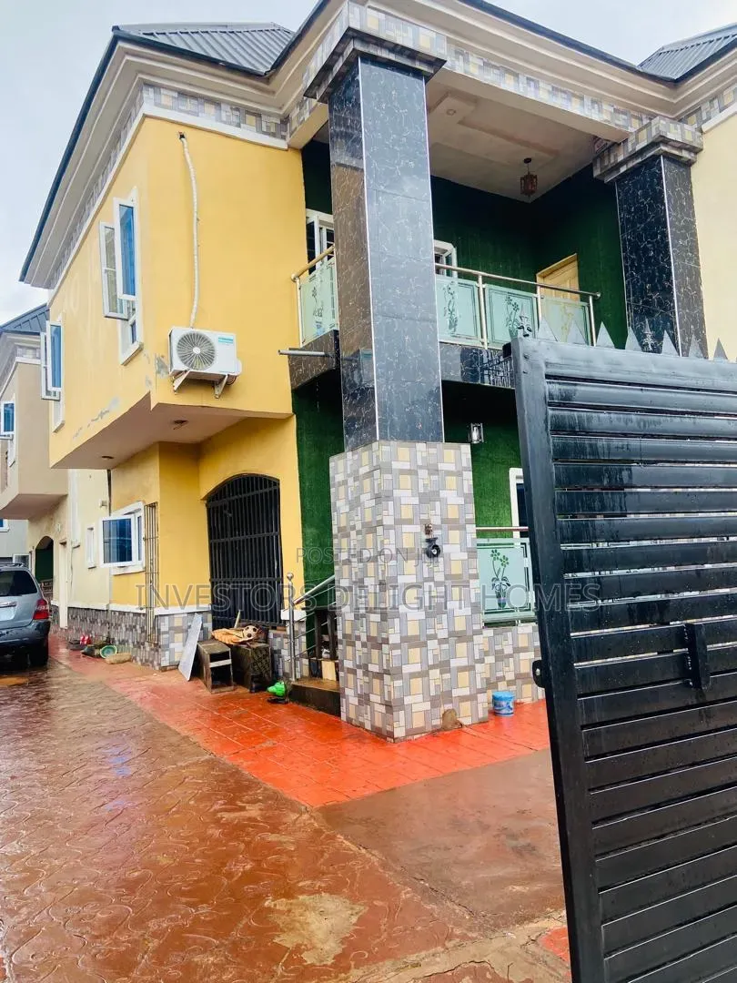 4bdrm Block of Flats in Oshimili South for sale in Oshimili South