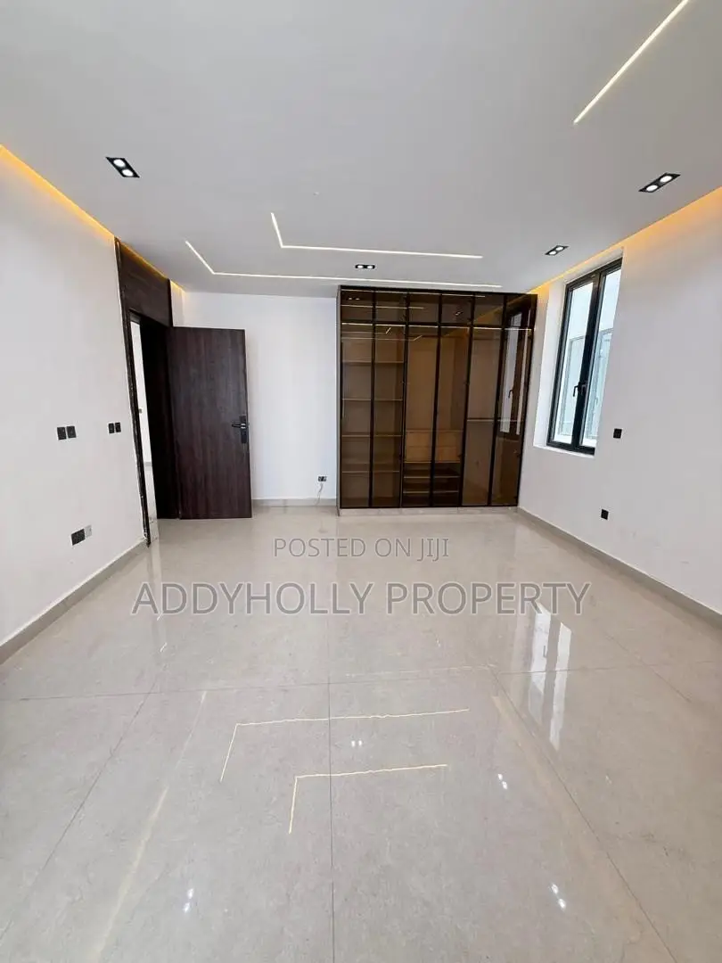 6bdrm Duplex in Lekki Phase 1 for sale in Lekki Phase 1
