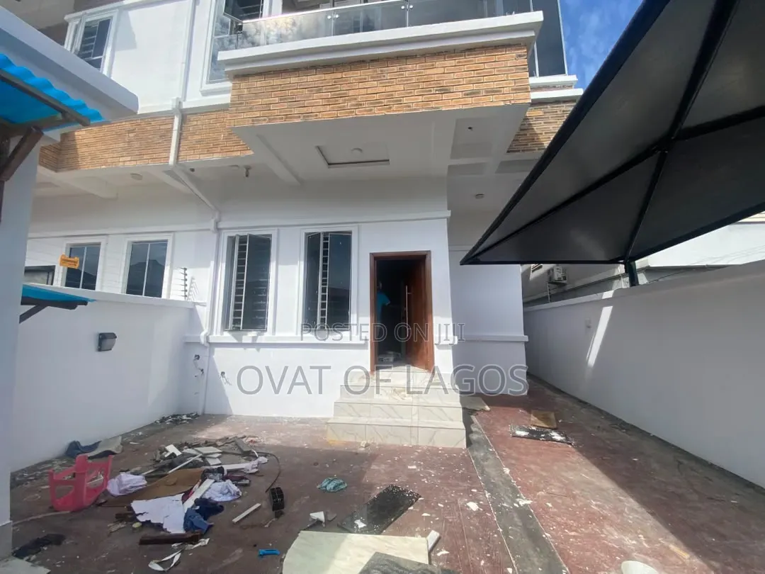4bdrm Duplex in Ikota for rent in Ikota