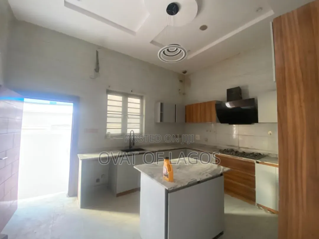 4bdrm Duplex in Ikota for rent in Ikota