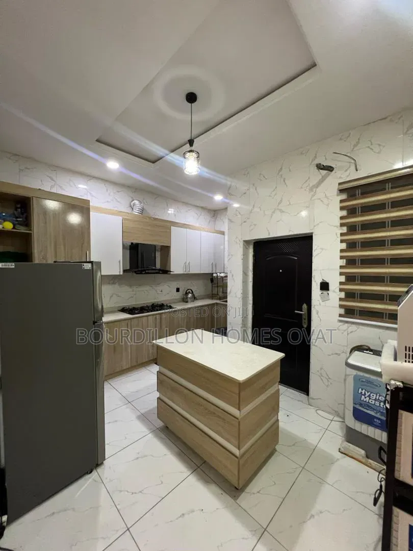 Furnished 2bdrm Apartment in Harris Drive Vgc, Lekki Expressway in Lekki Expressway