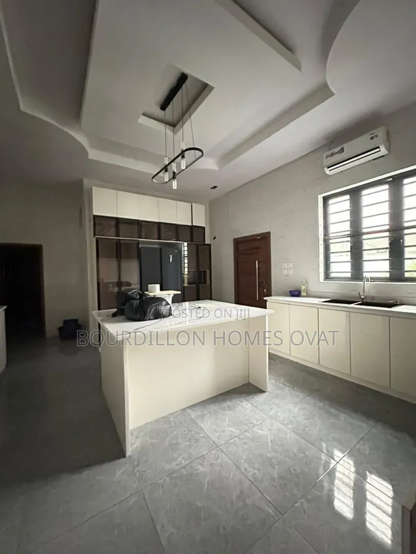 5bdrm Duplex in Orchid Lekki Lagos for sale in Lekki Expressway