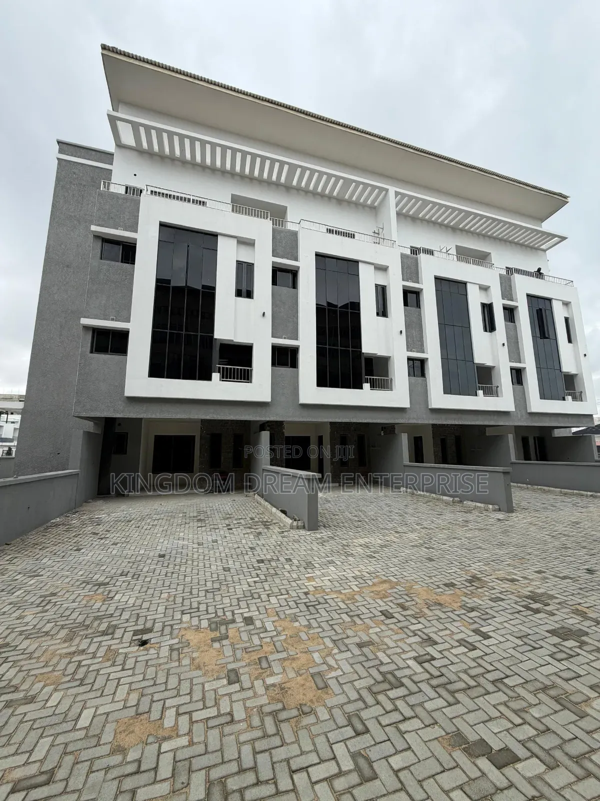 4bdrm Duplex in Lekki Phase 1 Lagos for rent in Lekki Phase 1