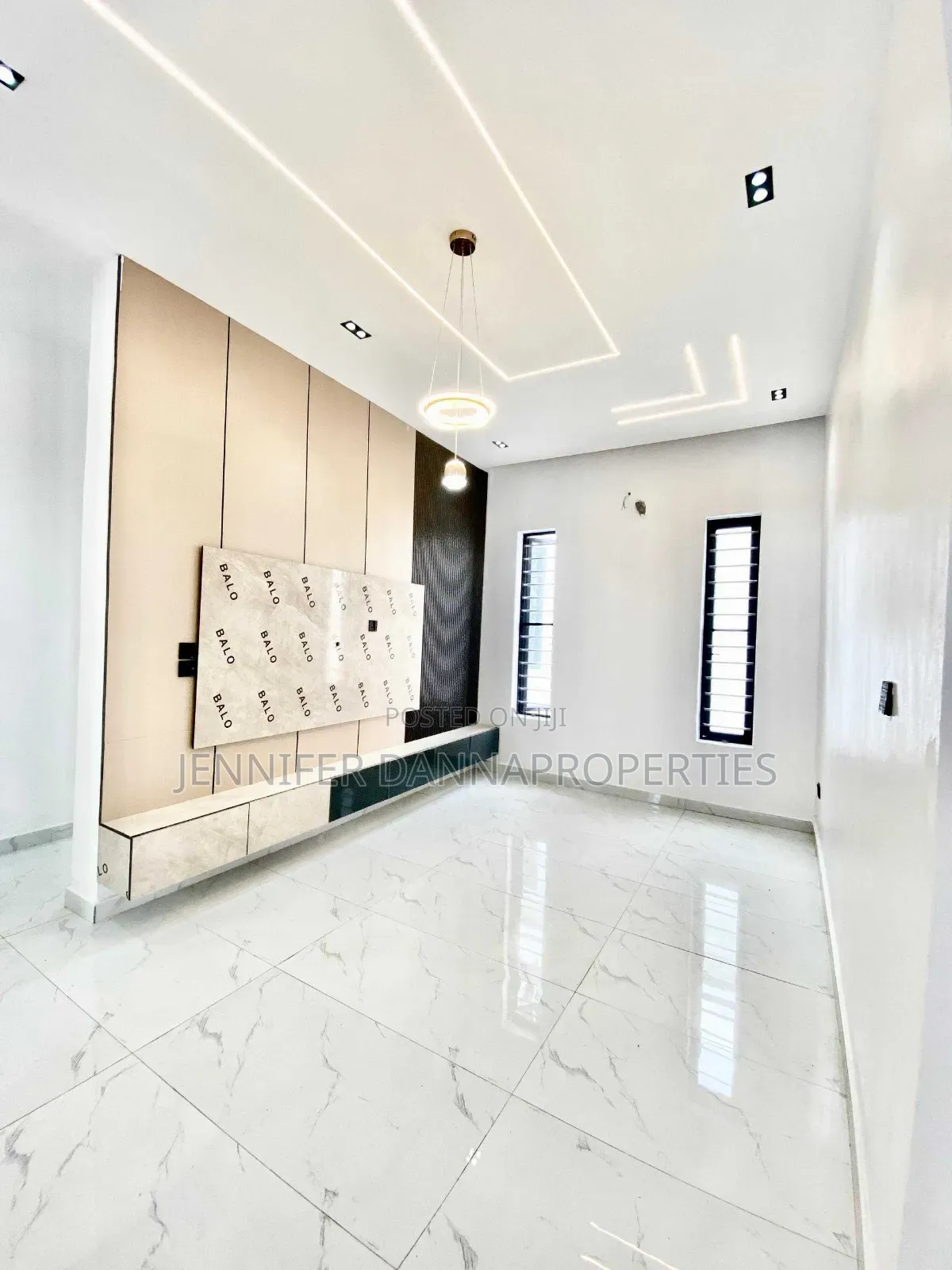 5bdrm Duplex in Ikota for sale in Ikota