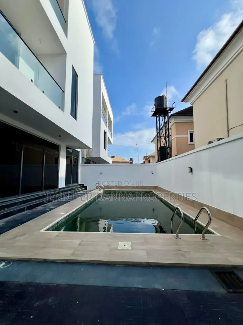 5bdrm Duplex in Lekki Phase 1 for sale in Lekki Phase 1