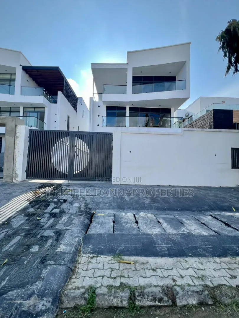 5bdrm Duplex in Lekki Phase 1 for sale in Lekki Phase 1