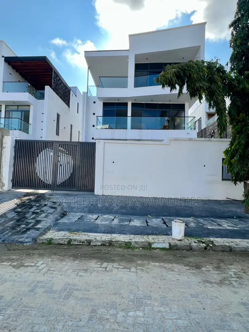 5bdrm Duplex in Lekki Phase 1 for sale in Lekki Phase 1