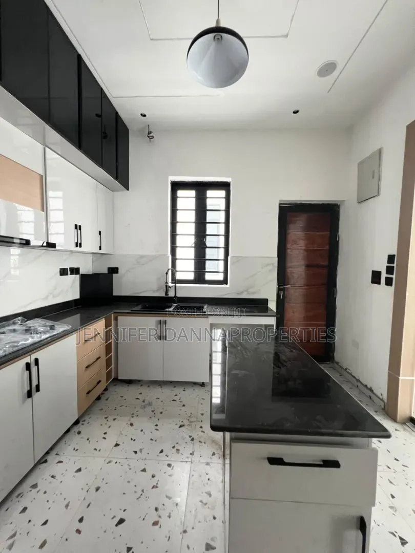 4bdrm Duplex in Ikota for sale in Ikota
