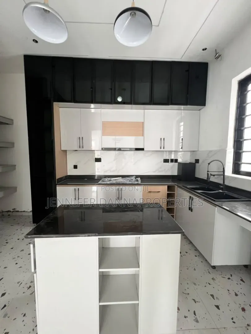 4bdrm Duplex in Ikota for sale in Ikota