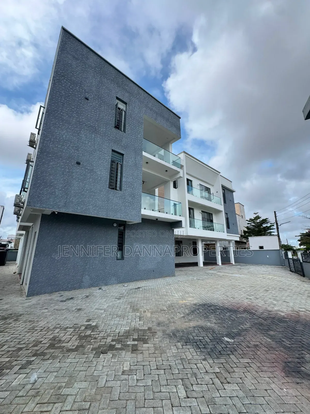 3bdrm Apartment in Osapa london for sale in Osapa london