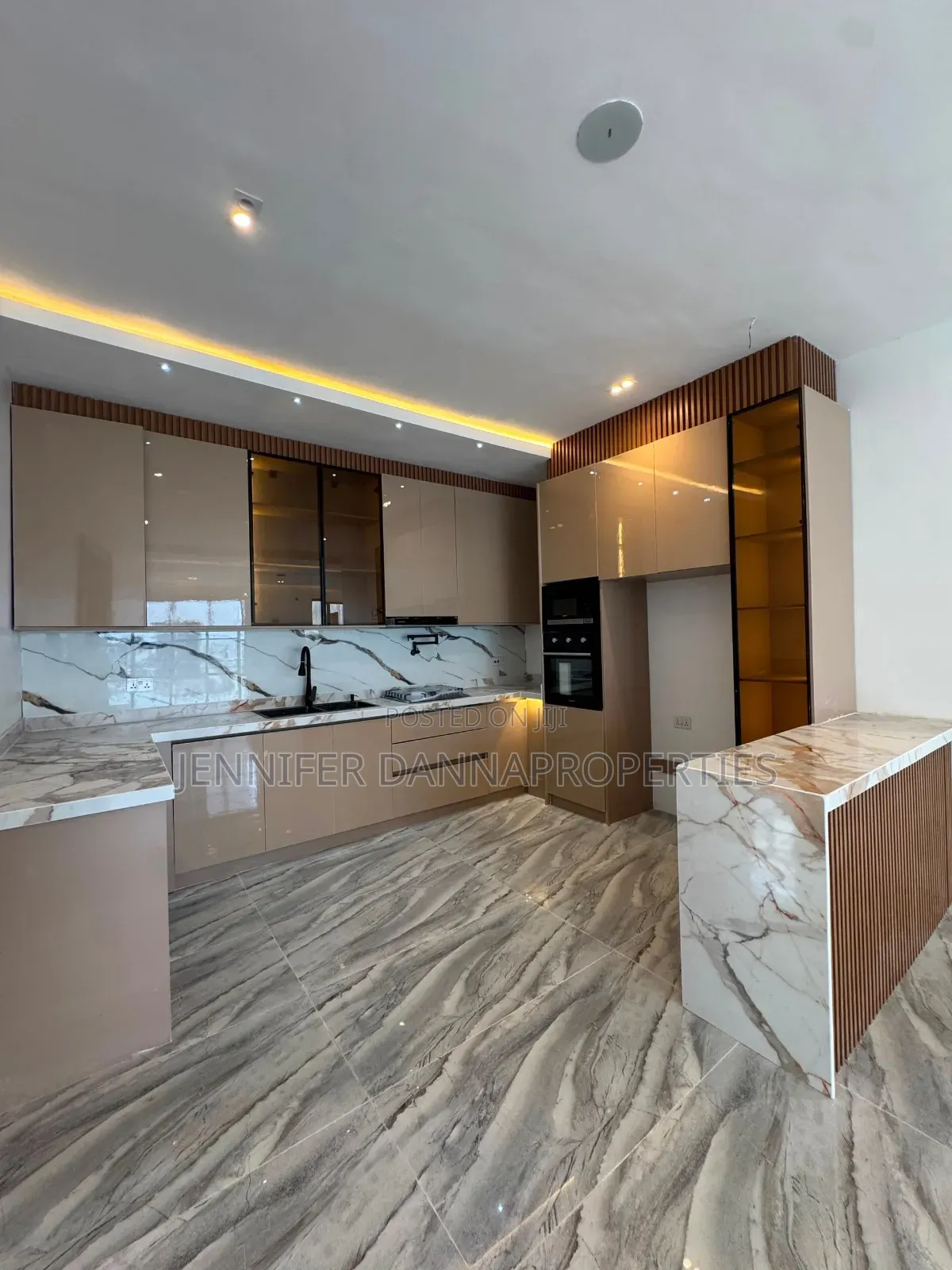 3bdrm Apartment in Osapa london for sale in Osapa london