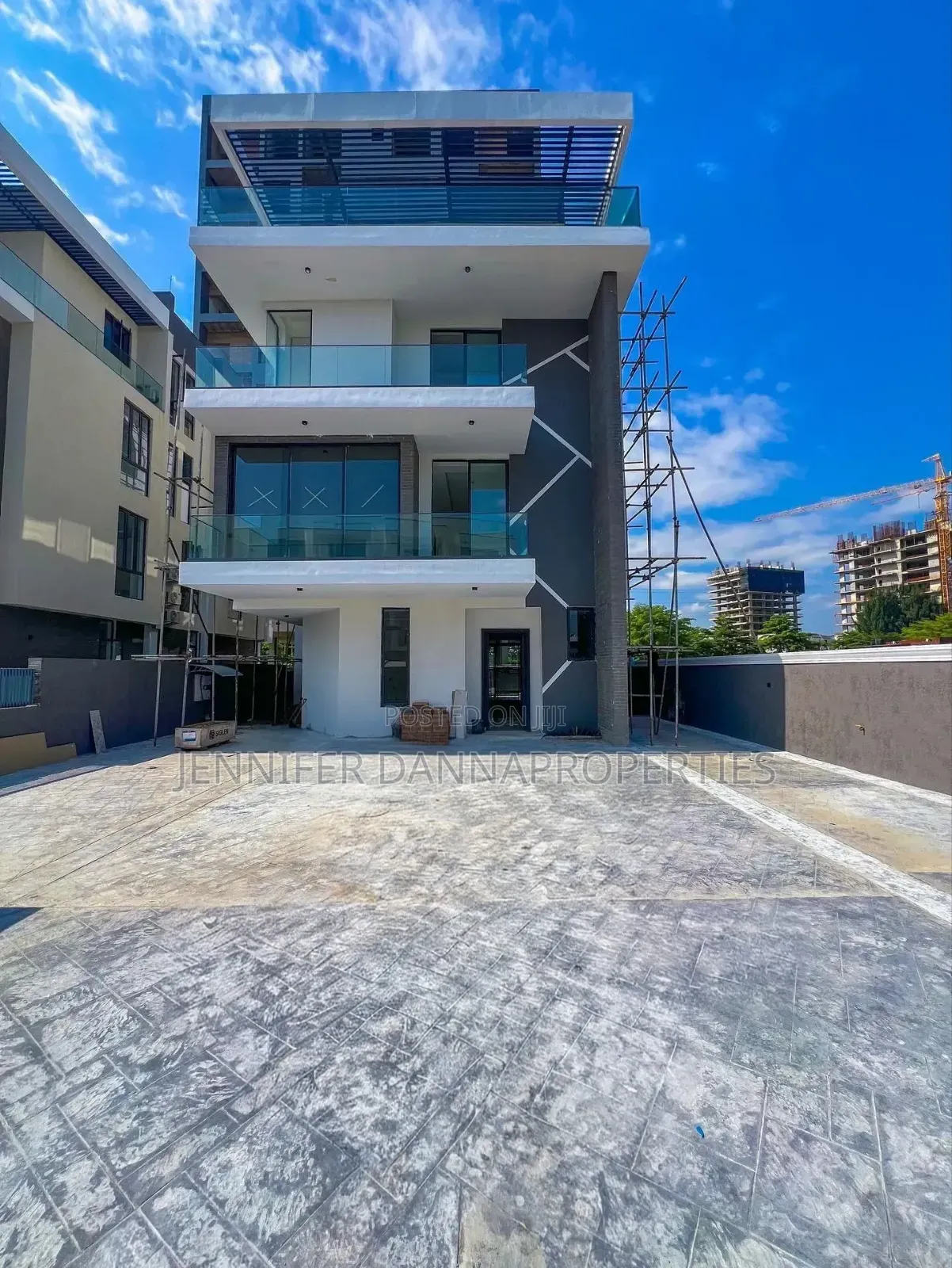 5bdrm Duplex in Banana Island for sale in Banana Island