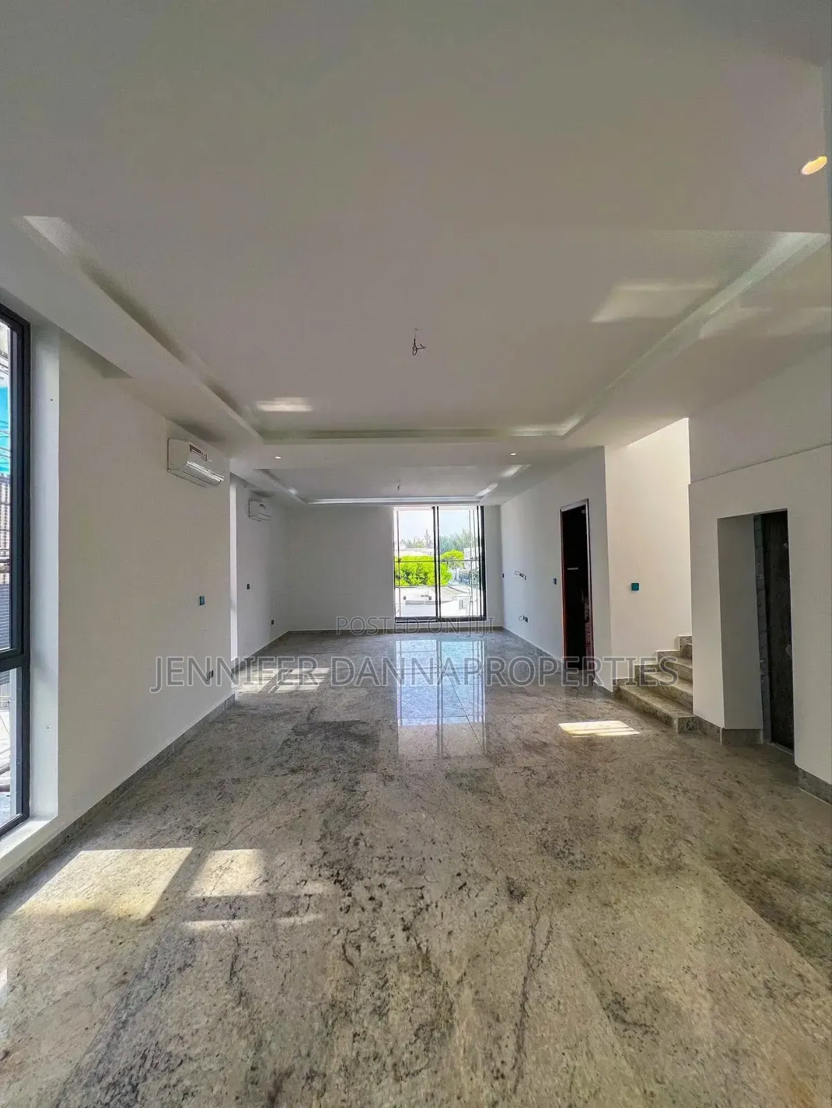 5bdrm Duplex in Banana Island for sale in Banana Island