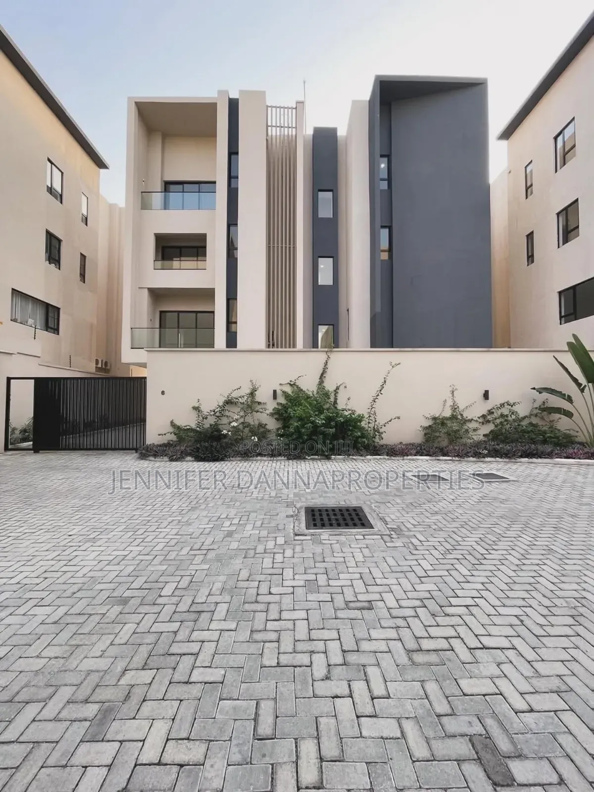 6bdrm Duplex in Banana Island for sale in Banana Island