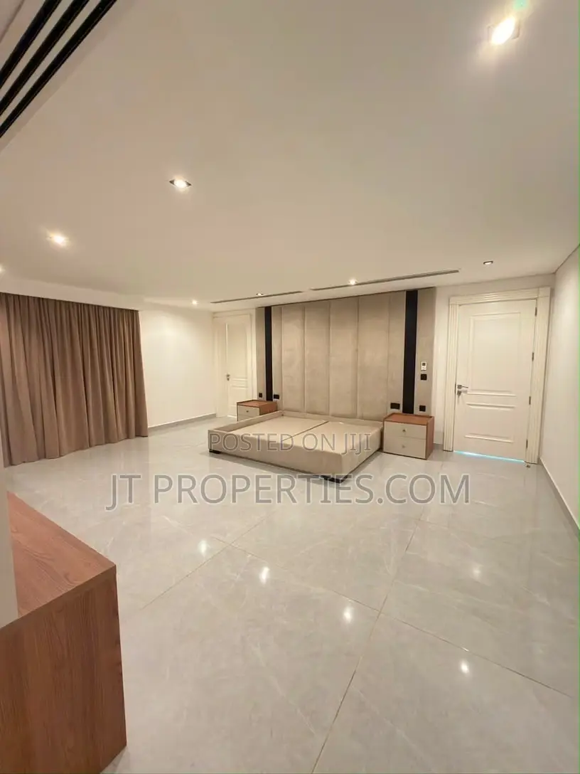 8bdrm Duplex in Maitama District for sale in Maitama