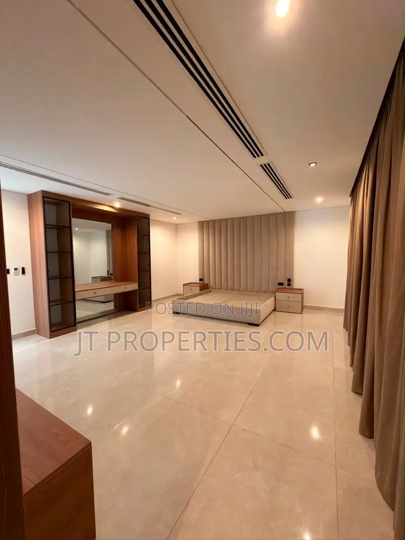 8bdrm Duplex in Maitama District for sale in Maitama