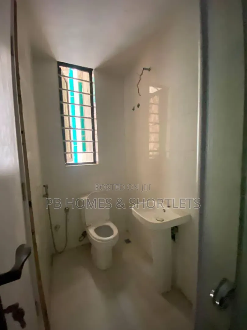 1bdrm Apartment in Lekki Expressway for sale in Lekki Expressway
