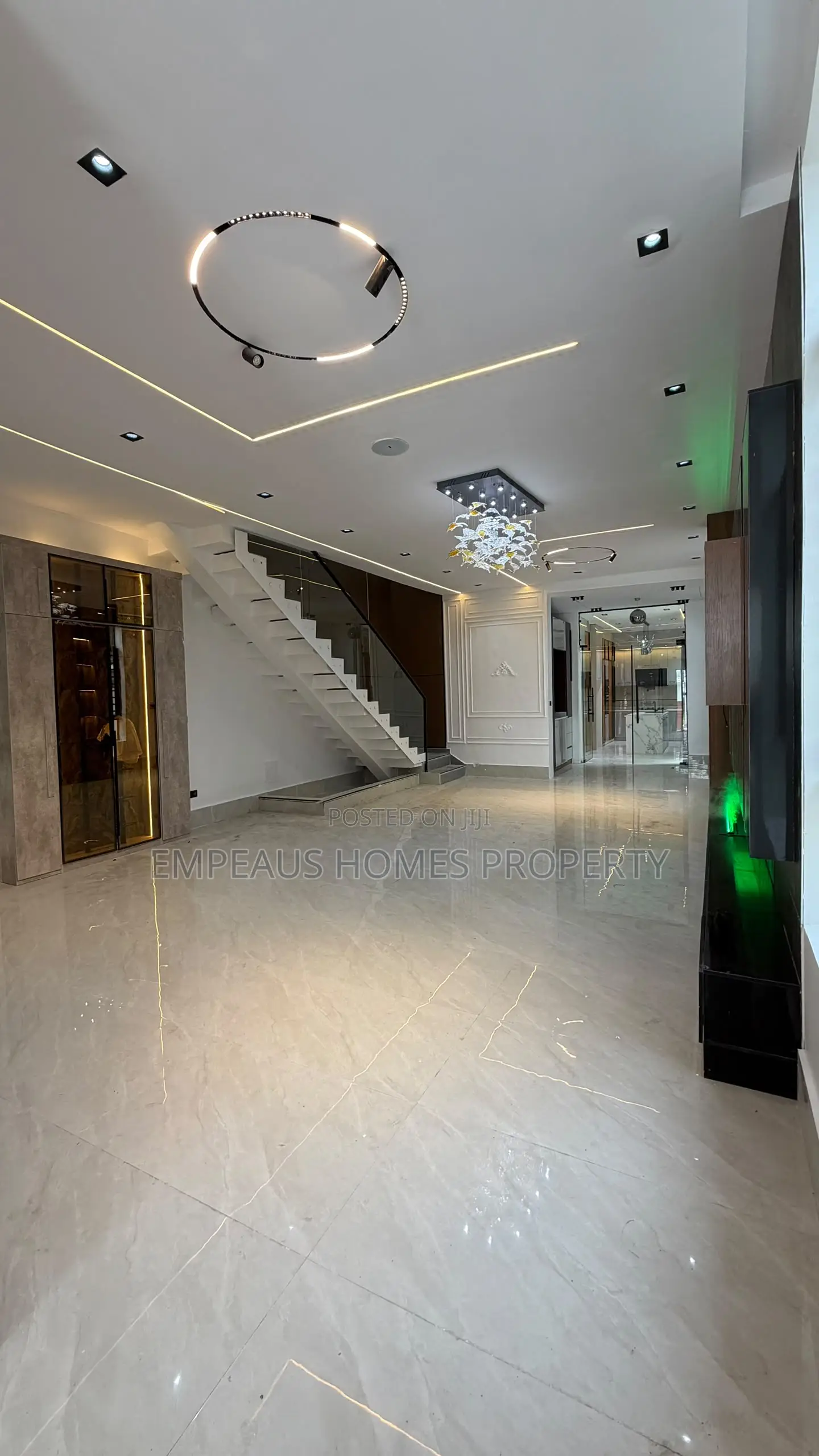 5bdrm Duplex in Chevron for sale in Chevron