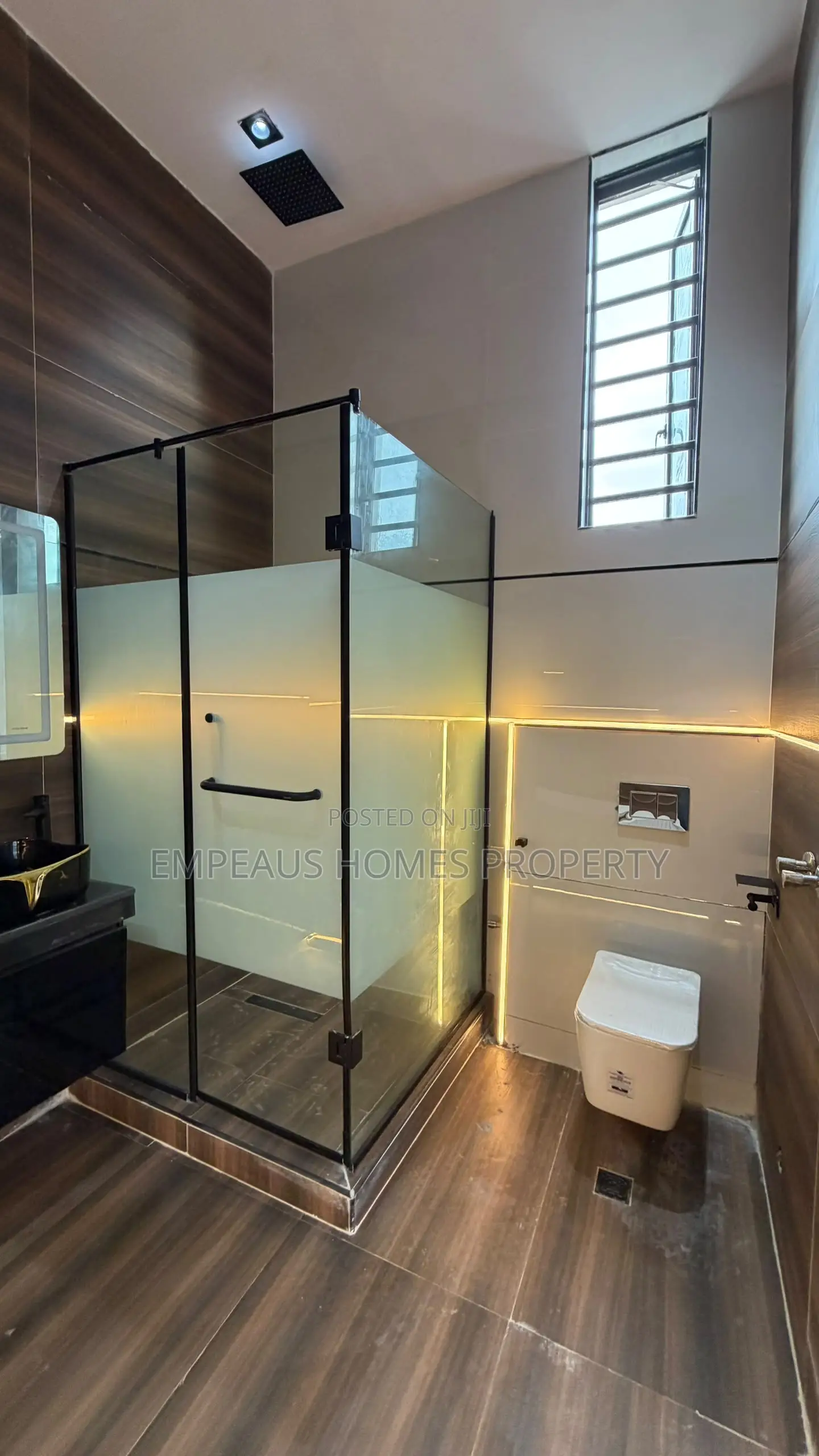 5bdrm Duplex in Chevron for sale in Chevron